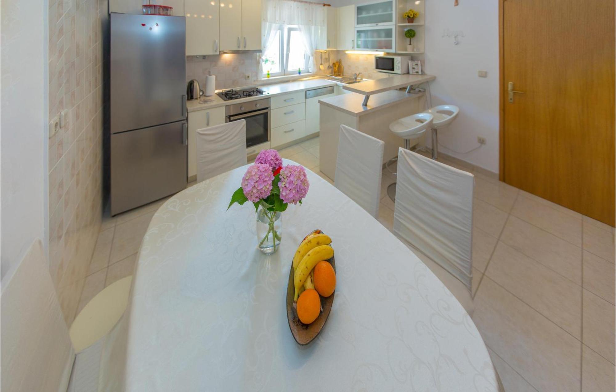 3 Bedroom Lovely Home In Plat Mlini Buitenkant foto
