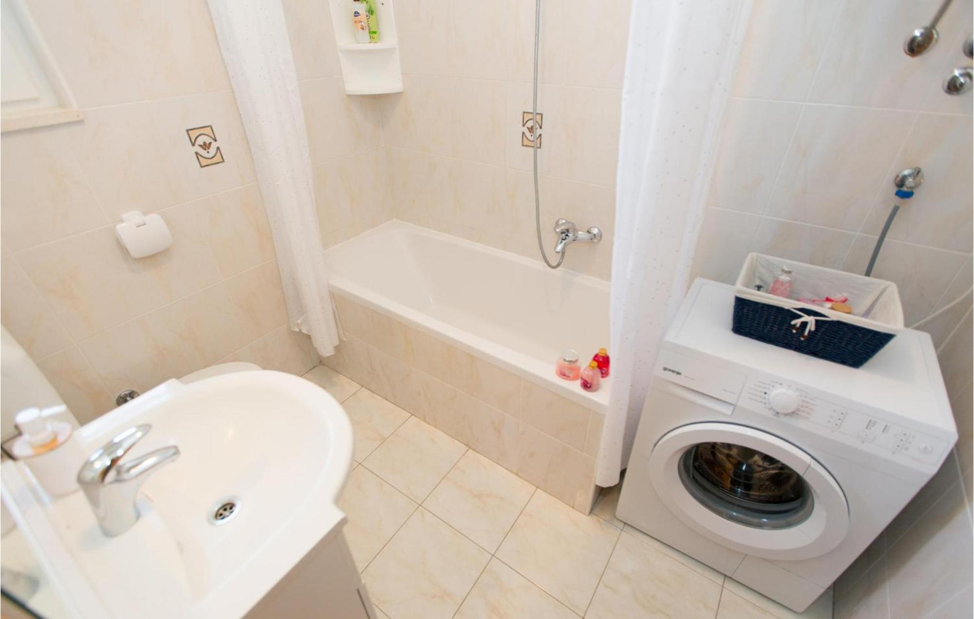 3 Bedroom Lovely Home In Plat Mlini Buitenkant foto