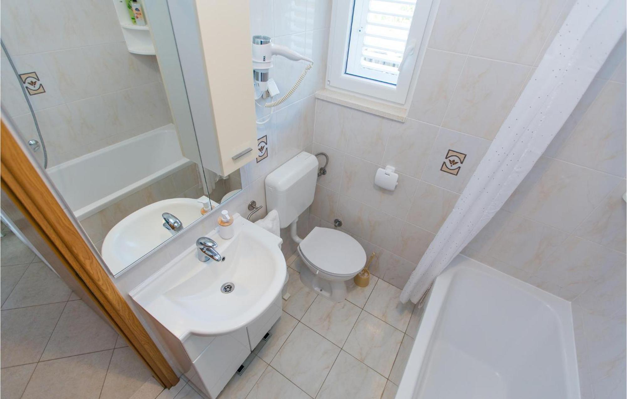 3 Bedroom Lovely Home In Plat Mlini Buitenkant foto