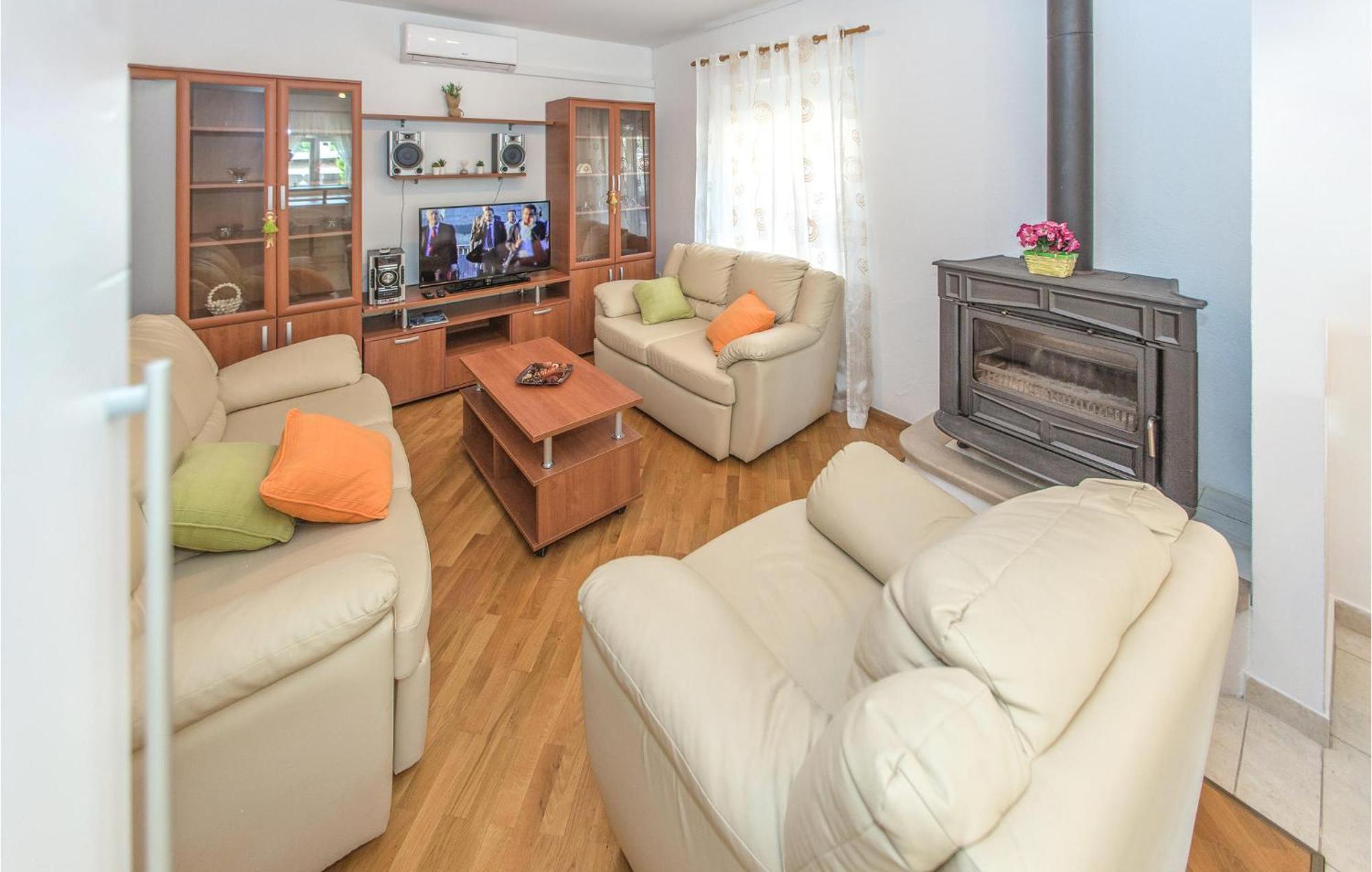 3 Bedroom Lovely Home In Plat Mlini Buitenkant foto