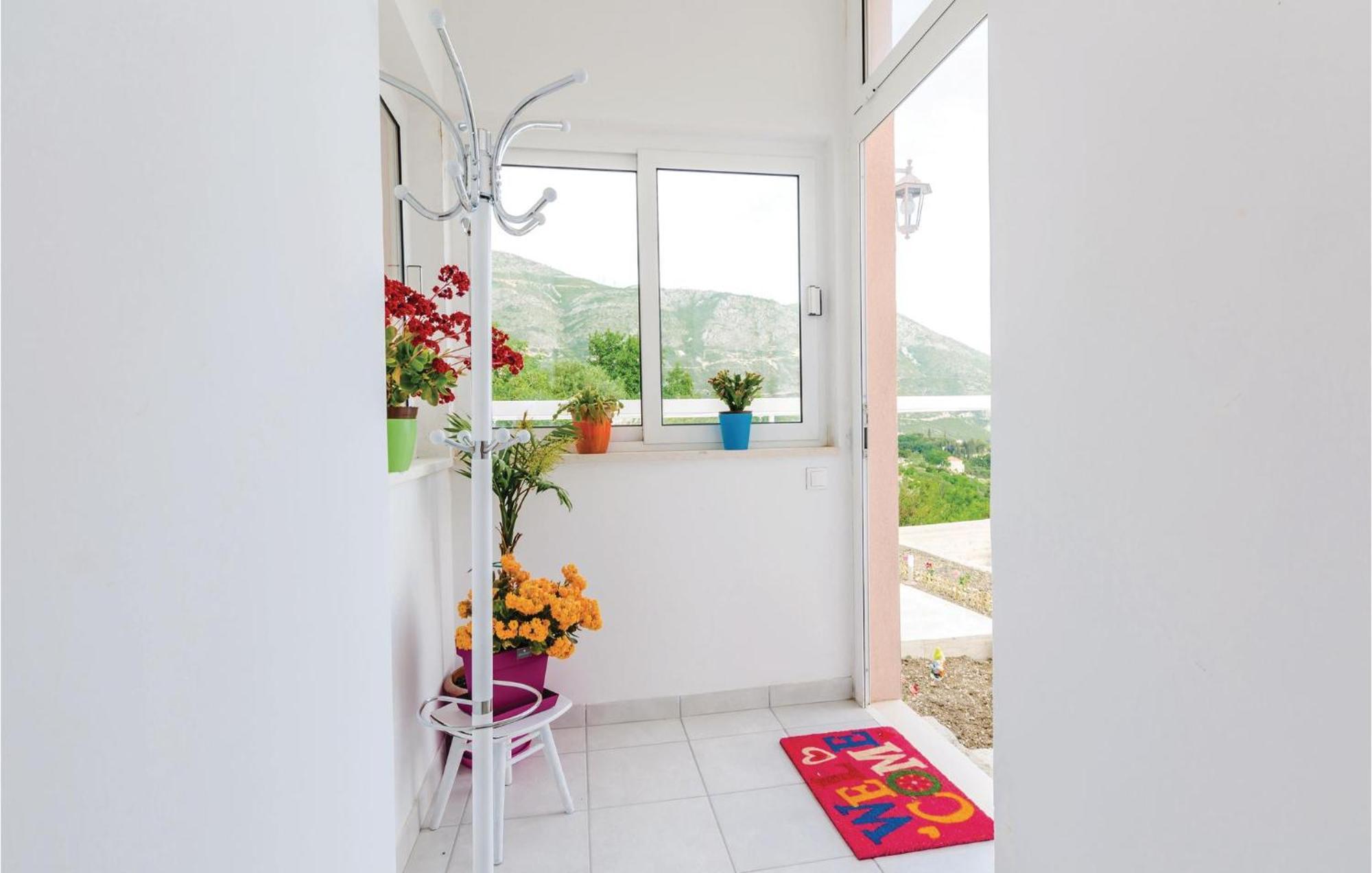 3 Bedroom Lovely Home In Plat Mlini Buitenkant foto