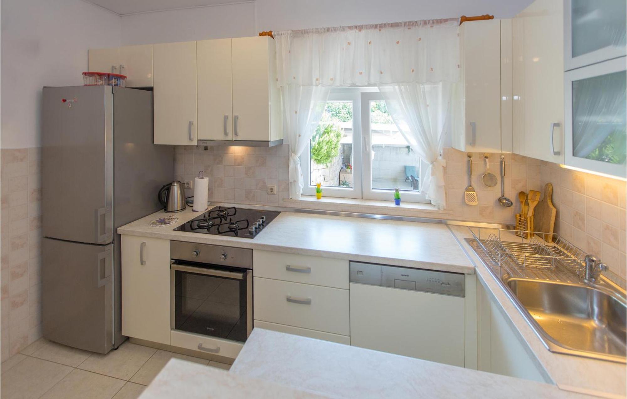 3 Bedroom Lovely Home In Plat Mlini Buitenkant foto
